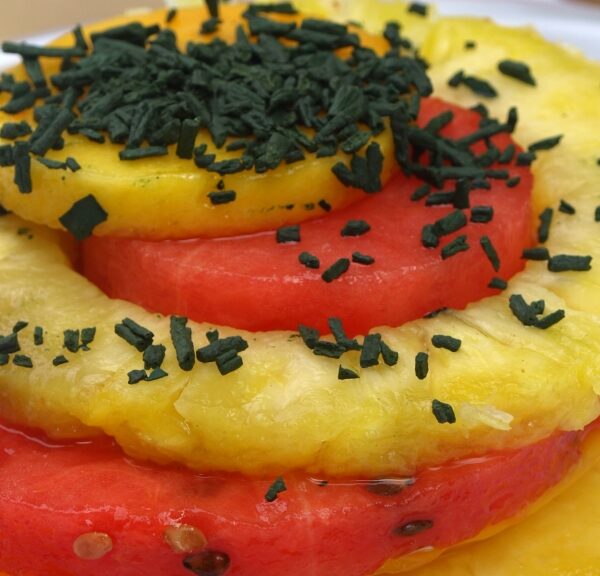 Obst und Spirulina