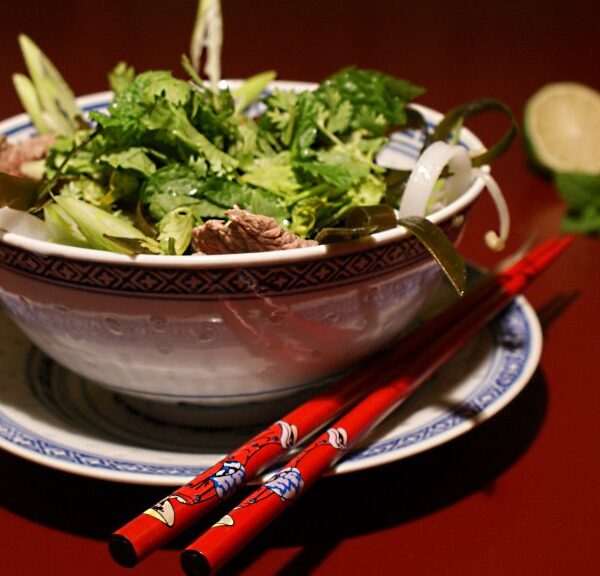 Vietnamesische Pho mit Rindfleisch und Kombu
