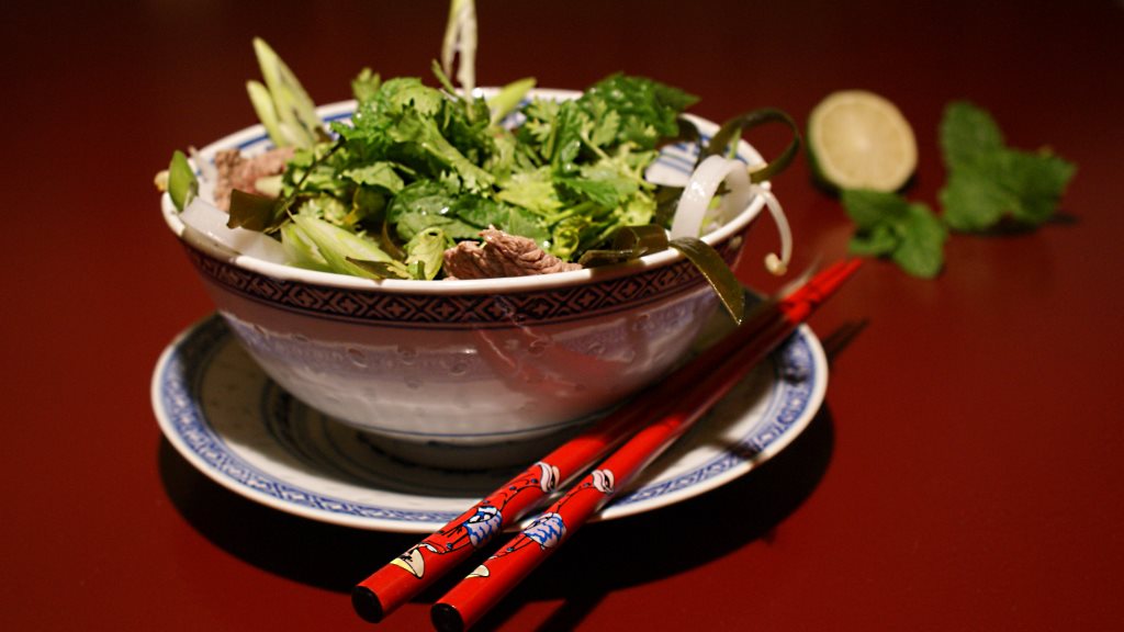 Vietnamesische Pho mit Rindfleisch und Kombu