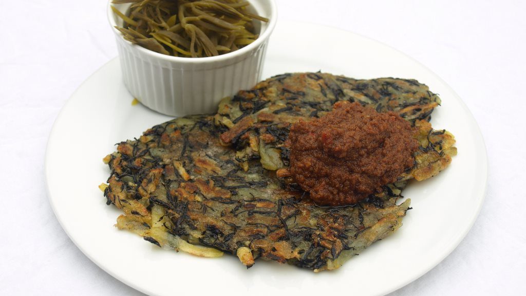 Kartoffel-Hijiki-Rösti mit Berglinsen-Dip