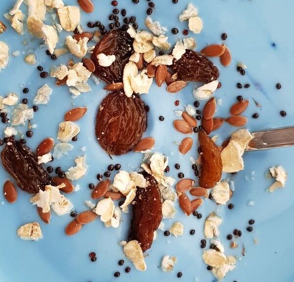 Müsli mit Spirulina blau färben