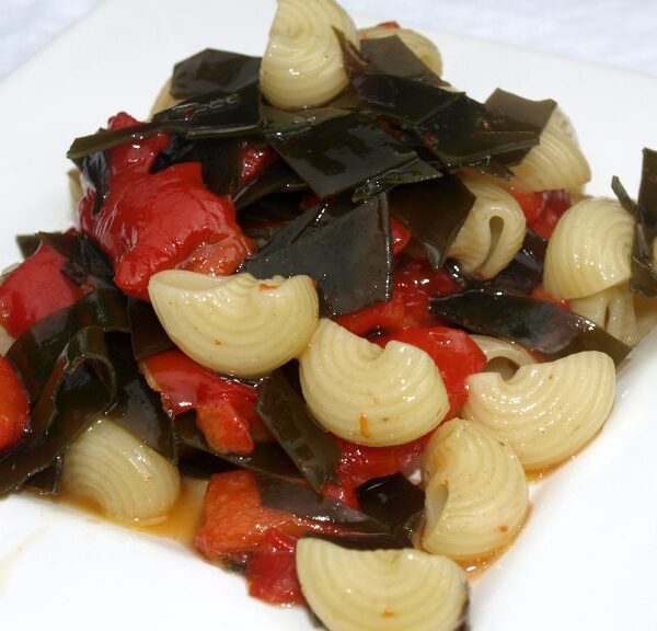 Nudelsalat mit Kombu und Spitzpaprika