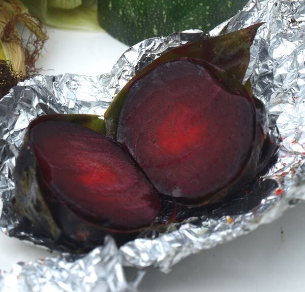 Rote Smoke-Beete im Kombu-Mantel