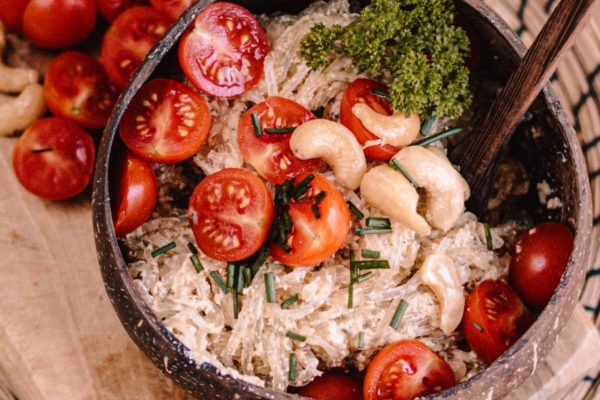 creamy Kelp-Noodle-Bowl „Hummus Style“