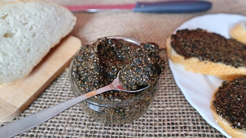 veganer „Kaviar“ mit Chia und Nori