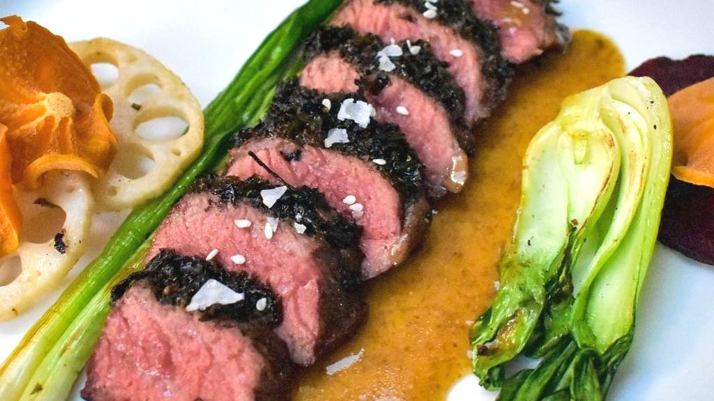 Koranisches Galbi-Steak unter der Nori-Kruste