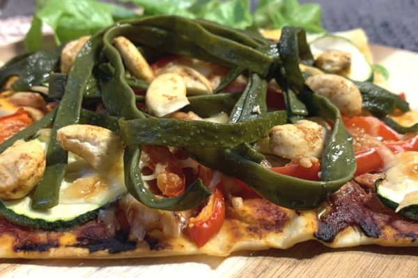 Pizza Frutti di VegaMare mit Meeresspaghetti