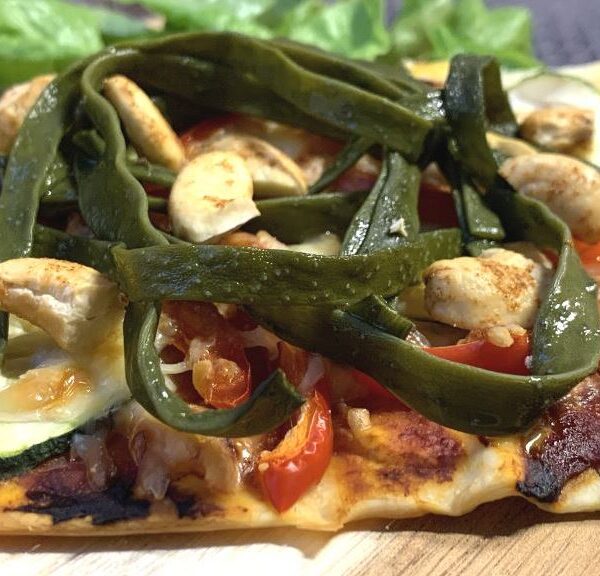 Pizza Frutti di VegaMare mit Meeresspaghetti