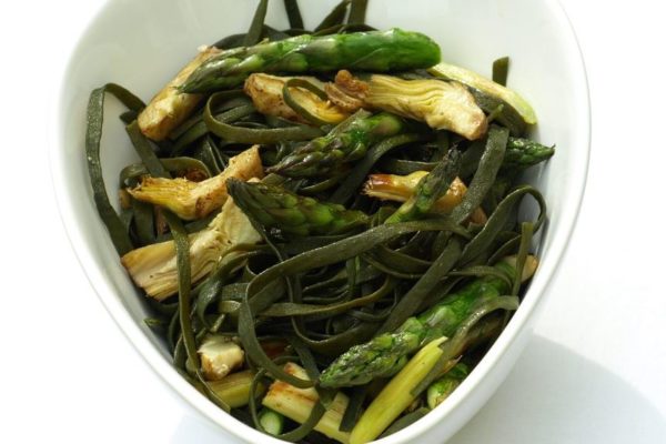 satt-grüne Spargel-Bowl