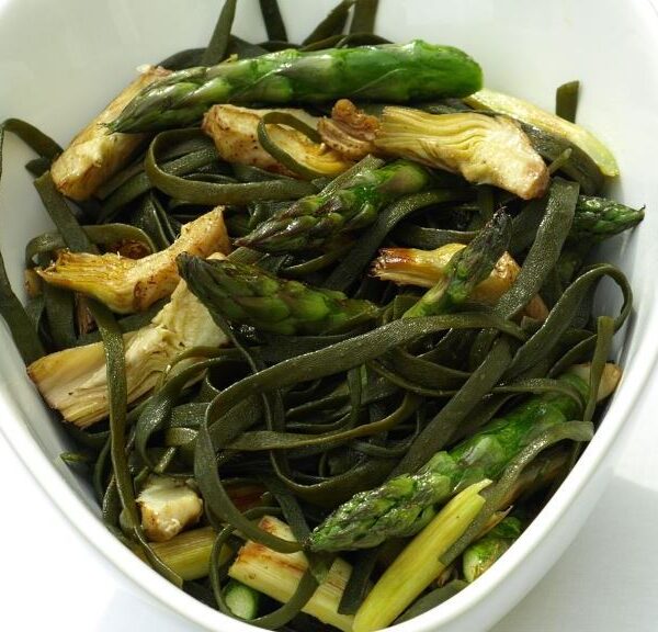 satt-grüne Spargel-Bowl