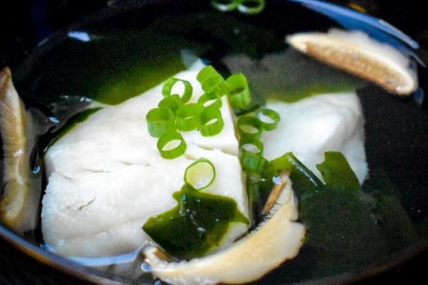 Mittelmeerfische in Dashi