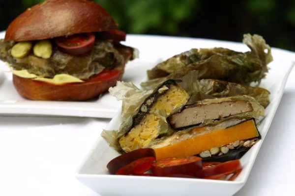 schnelle fleischlose Burgerpatties mit Meersalat