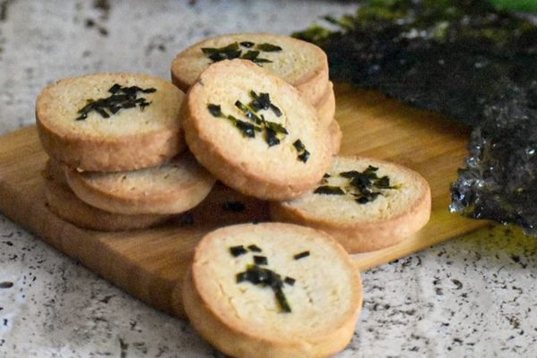 Lavendel-Shortbread mit Algen-Streuseln