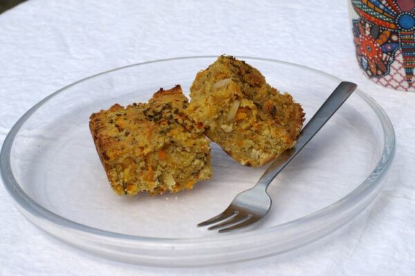 saftiger Alaria Cake mit Karotten und Mandeln
